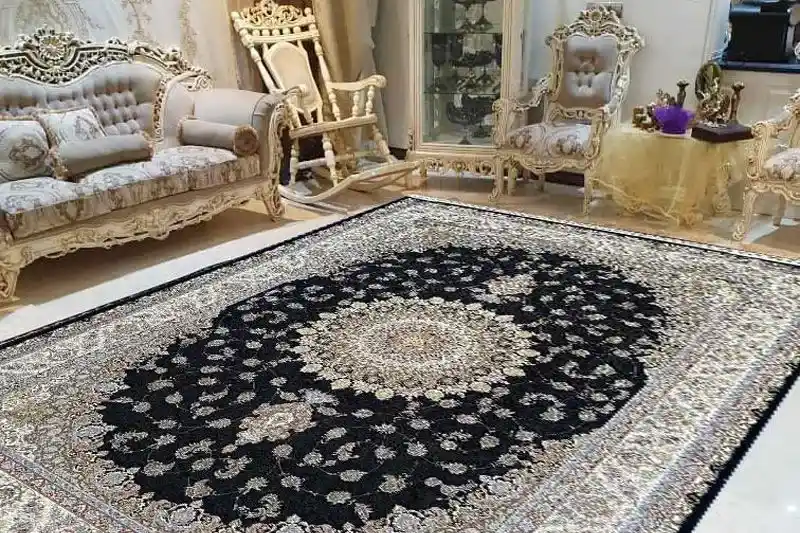 فرش سرمه ای با مبل طلایی